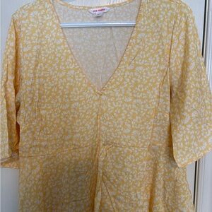 Joe Fresh Women's Top in Yellow and White Floral